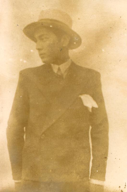 Leon Kalustian în tinerețe, cu pălărie